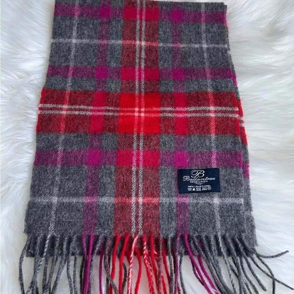 Plaid wool scarf - Picture 2 of 3